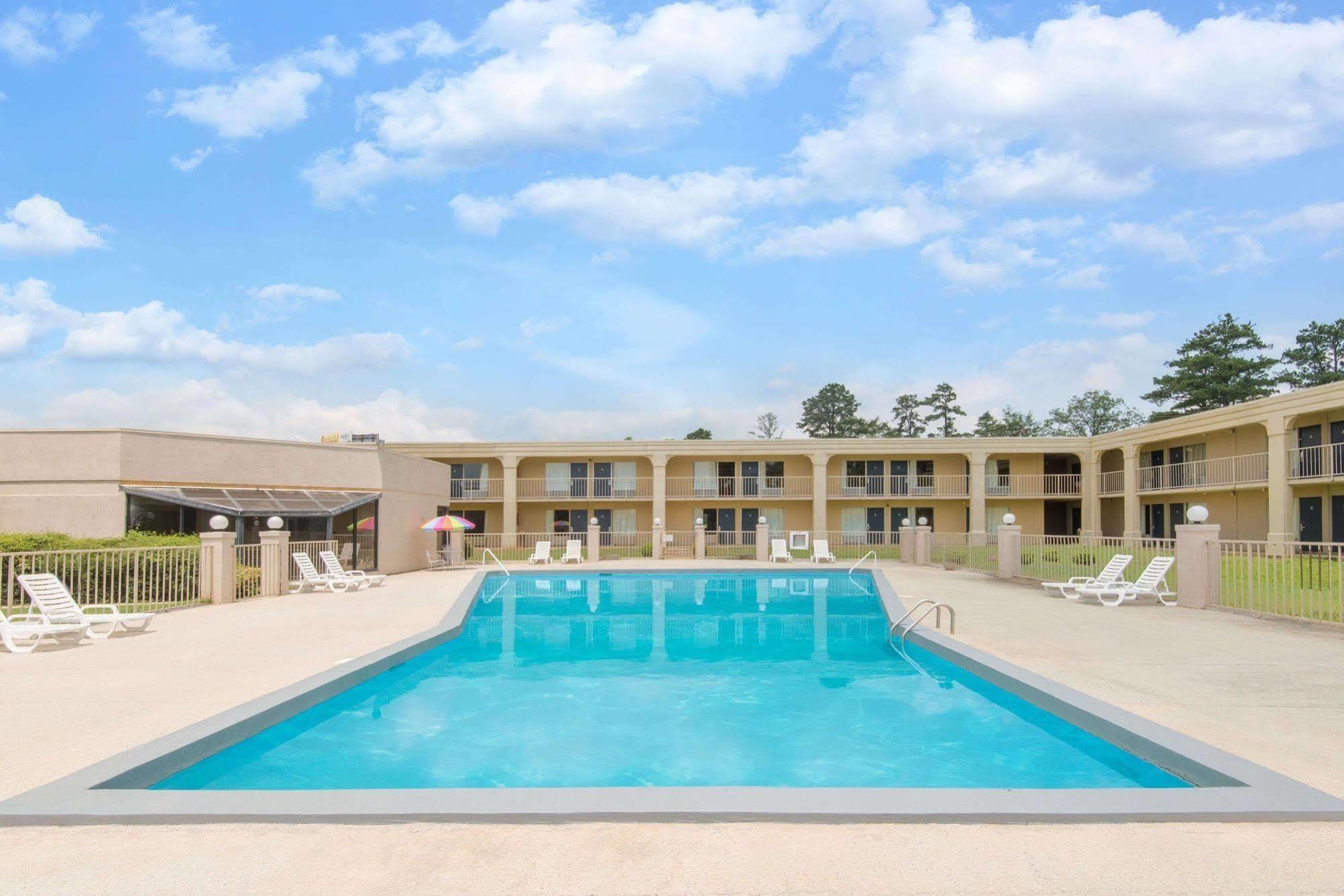 Days Inn By Wyndham Clanton Al Exterior foto
